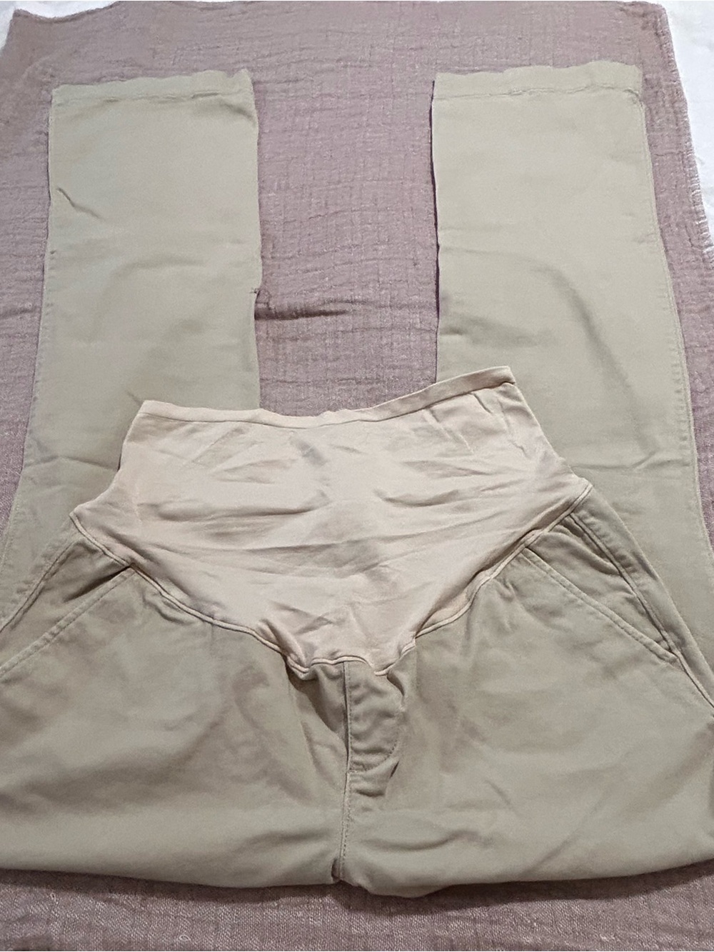 Old Navy maternity flare pants full panel for belly support. Size 8 long